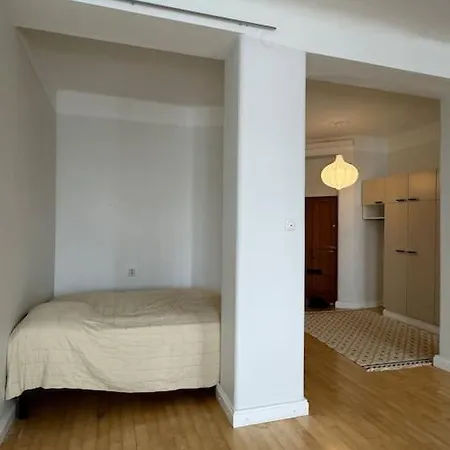 Asunto Keskustassa, Etu-toeoeloe * Helsinki